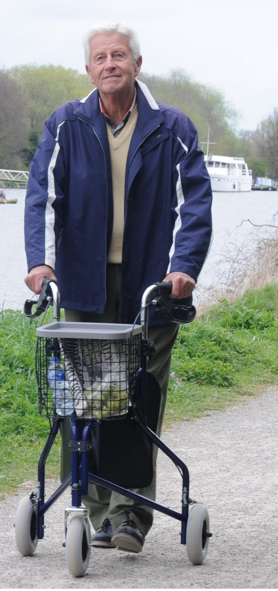 Lightweight Tri Walker With Bag And Basket